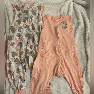 2 zip up sleep sacks